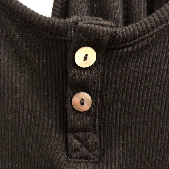 Black Ribbed Cropped Racerback Tank Top - Picture 3 of 3